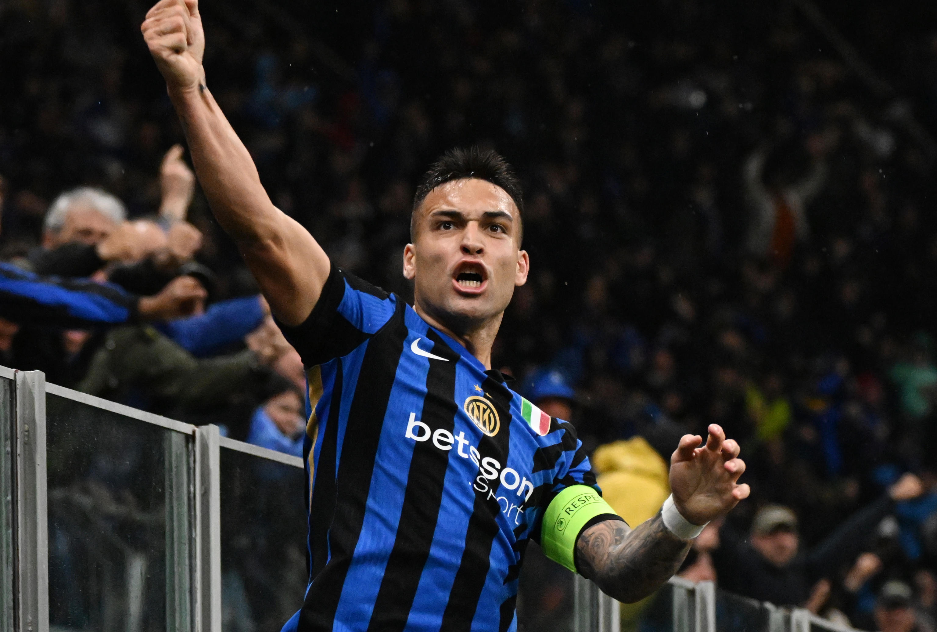 包含国际米兰客场大胜，稳固联赛领先位置继续前进的词条